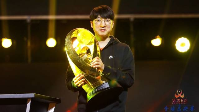 所以他必须 所以他必须